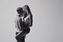 Justin Bieber şi Hailey Baldwin, pictorial împreună în lenjerie intimă