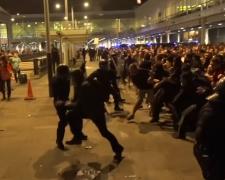 Proteste violente la Barcelona, după ce nouă lideri separatişti catalani au fost condamnaţi la închisoare