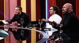 "Chefi la cuţite" are un invitat-surpriză. Mama Deliei vine în fața juraților