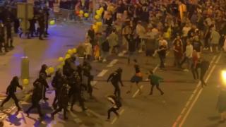 Atenționare MAE pentru români după violențele de la Barcelona (Video)