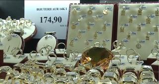 Patronul unui amanet acuză că poliţiştii i-au evaporat 15 kilograme de aur