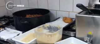 Alimente ţinute în condiţii revoltătoare, retrase dintr-o piaţă din Bucureşti (Video)