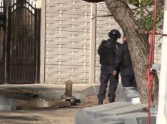 Locuitorii unei comune din Dâmboviţa au descoperit un proiectil în pământ