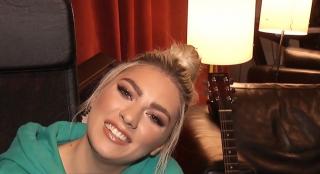 Jo și iubitul ei, Juno, au lansat piesa „Caută-mă”. Povestea din spatele versurilor