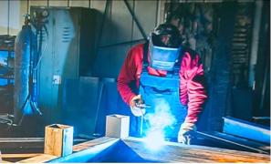 Românii trecuţi de prima tinereţe, mai interesaţi de oferta târgurilor de muncă