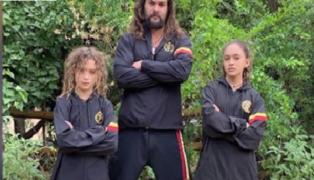 Jason Momoa, îndrăgostit de soția sa încă de când era copil. Povestea de dragoste a celor doi