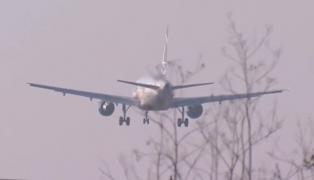 TAROM oferă mii de euro angajaților dați afară. 300 de angajaţi îşi vor pierde locul de muncă