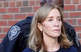 Actriţa Felicity Huffman va sta 14 zile în spatele gratiilor