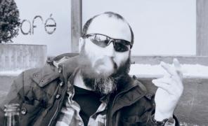 Juristul unui spital de Psihiatrie din Timişoara s-a enervat în timpul unui film şi a înjunghiat doi oameni