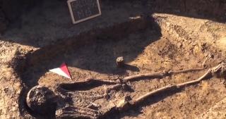 Schelet de peste 2.000 de ani, descoperit de arheologii din Bistriţa-Năsăud