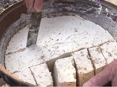 Săpun de casă după o reţetă veche, făcut într-un sat din Mureș