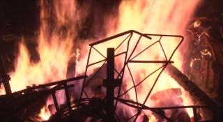 Incendiu devastator într-o localitate din Bacău. Patru case au fost mistuite de flăcări