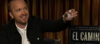 Actorul Aaron Paul, din "Breaking Bad", a încercat băuturi tradiţionale româneşti