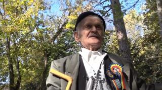 Moş Ştefan, veteran de război, are 102 ani dar e angajat cu acte în regulă!