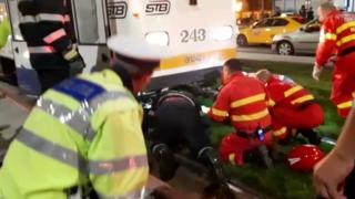Adolescent ucis de tramvai în timp ce vorbea la telefon, în București (Video)
