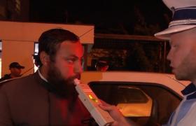Răsturnare de situaţie în cazul preotului acuzat că ar fi încercat să dea cu maşina peste jandarmi