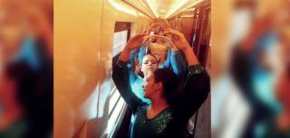 Balerinele care s-au antrenat în tren, din cauza unei întârzieri record, povestesc emoţiile prin care au trecut