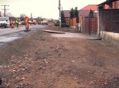 Locuitorii unui sat din Bihor, revoltați, după ce drumul proaspăt reparat le blochează accesul în curţi