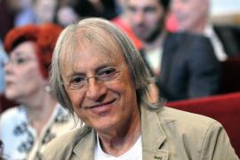 Trupul neînsufleţit al lui Mihai Constantinescu, depus la Biserica Sfânta Parascheva din Capitală