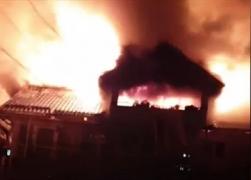 Un puternic incendiu a mistuit o casă din Neamţ. Pompierii nu au mai putut salva nimic