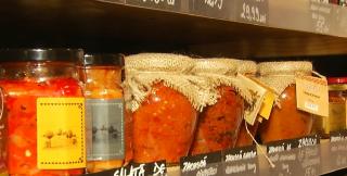 Magiunul, zacusca şi zarzavaturile la borcan dispar din magazinele româneşti