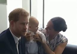 Archie, băiatul prinţului Harry, cel mai îndrăgit suporter al echipei de rugby a Angliei