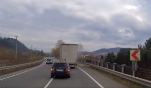 Șofer teribilist, pericol în trafic. Ce a încercat să facă conducătorul auto (Video)