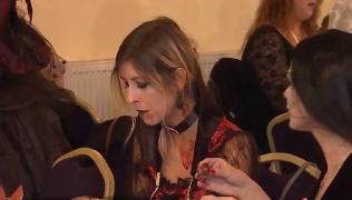 Petrecere de Halloween la cetatea Sighişoara. Străinii, vrăjiți de legendele cu vampiri sau strigoi