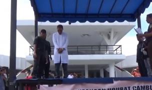 Consilier islamic care promova pedepsele corporale, bătut după ce s-a descoperit că avea o relaţie cu o femeie măritată