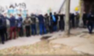 Scandal uriaş în Ploieşti, la finalul unui meci de fotbal. Suporterii s-au luat la bătaie, în plină stradă