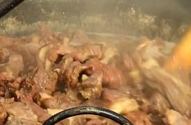 Bucătarii şi-au demonstrat umorul la târgul Indagra, unde au făcut rime pentru clienţii pofticioşi