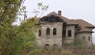 Conacele vechi boiereşti dispar, sunt sursă de materiale de construcţii, pentru hoţi