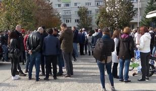 Cartier select din Bucureşti, de luni de zile fără apă caldă. Oamenii au ieşit în stradă