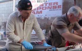 Actorul Matthew McConaughey a gătit pentru pompieri