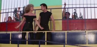 Costumul provocator purtat de Olivia Newton-John în filmul "Grease", vândut la licitaţie cu peste 400.000 de dolari
