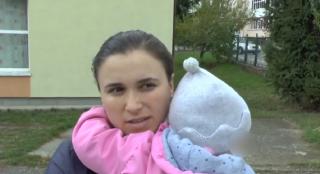 Fetiță de doi ani, lovită și amenințată la o creșă din Piatra Neamț: "A două zi am retras-o! Mi-e groază"