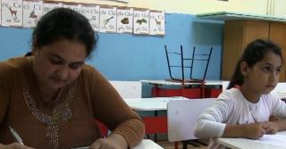 "A doua şansă". La o şcoală din Constanța, părinţii învaţă alături de copiii lor!