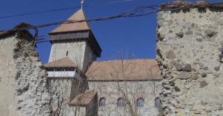Zidul bisericii fortificate din Drăuşeni s-a prăbuşit
