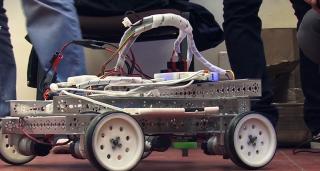 Elevii din Câmpulung Muscel vor să schimbe lumea cu ajutorul roboților