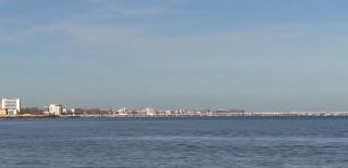 Turiştii profită de vremea bună şi invadează litoralul chiar şi în noiembrie