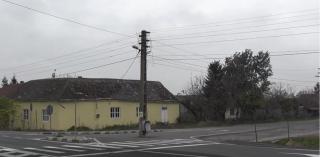 Şosele importante din România, afectate de stâlpii uitaţi în mijlocul drumurilor (Video)