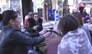 Bere gratis la un bar din Braşov pentru cei care au dovedit că au votat