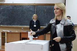 Alegeri Prezidențiale 2019. Primarul Capitalei, Gabriela Firea, a votat la Colegiul Tehnic Mecanic "Griviţa"