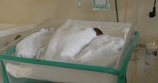 Bebeluş de şapte zile, salvat ca prin minune de pompierii ISU