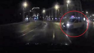 Momentul în care este lovită maşina care ducea sacii cu voturi la prezidenţiale (Video)