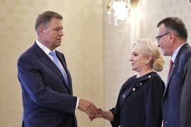 Votanţii aşteaptă o confruntare între Iohannis şi Dăncilă, înainte de al doilea tur de scrutin