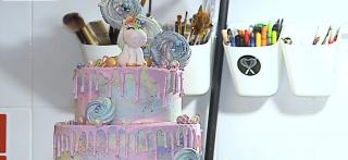 O fostă profesoară din Bistriţa a impresionat un juriu internaţional cu modul în care decorează torturile