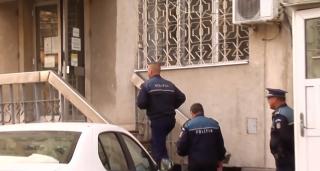 Poliţistul care a publicat un video cu un bărbat care cere să fie arestat, anchetat