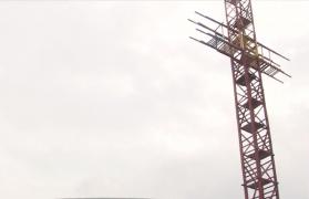 Cruce înaltă de 40 de metri, ridicată de un bărbat din Prahova, după un pelerinaj la mormântul lui Arsenie Boca