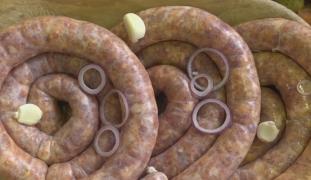 Rețete pentru cei mai buni cârnați, la un festival din Covasna